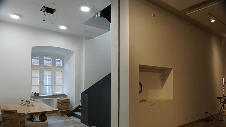 Das Treppenhaus wird noch durch Glastüren abgetrennt.Foto: Arkadius Guzy