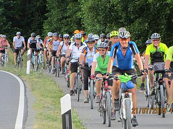 70 Radfahrer haben an der Fahrradwallfahrt von Frauenroth nach coburg teilgenommen, ein Großteil davon mit E-Bikes.  Foto: Hubert Wehner