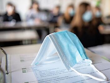 Masken werden so manche Schulklasse noch eine Weile begleiten.