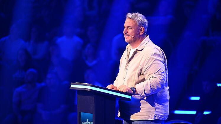 Ömer quizzte im Finale gegen Raab und Elton, war aber eher glücklos. Statt der möglichen 100.000 Euro ging er mit 5.000 Euro nach Hause.