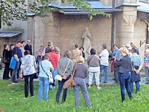 Die Teilnehmer der F&uuml;hrung an der Stadtpfarrkirche Foto: privat