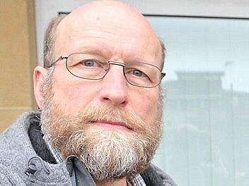 Jetzt ist es definitiv: der grüne Haushaltsexperte Peter Gack (55) will Zweiter Bürgermeister in Bamberg werden. Er tritt am Mittwoch gegen Christian Lange von der CSU an. Gleichzeitig wurde am Mittag bekannt, dass die SPD einen neuen Kandidaten aufstellen will.  Foto: Ronald Rinklef