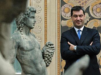 Heimat- und Finanzminister Markus Söder hat sich im Interview mit der Saale-Zeitung zu aktuellen Themen für die Region geäußert. Unser Bild zeigt ihn bei einem Besuch in Bad Kissingen im Schmuckhof. Foto: Siegfried Farkas