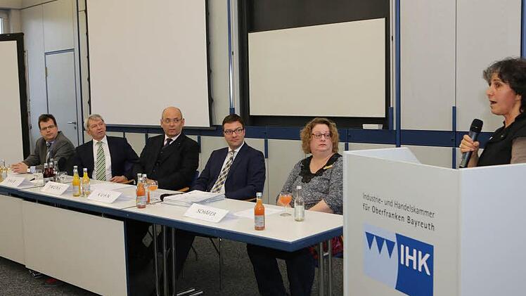 Sie geben den Startschuss für den Kurs (von links): Christian Lange, Johann Kalb, Heribert Trunk, Stefan Kuhn, Annette Schäfer und Besaret Penzkofer.