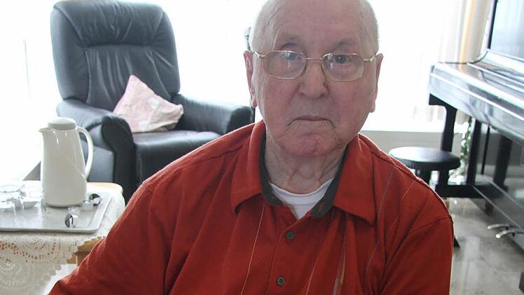 "Die Beiträge sind giftig erhöht worden", sagt Walter Braml (80), der seit 2008 im St.-Marien-Pflegeheim in Stadtsteinach wohnt. Foto: Sonja Adam