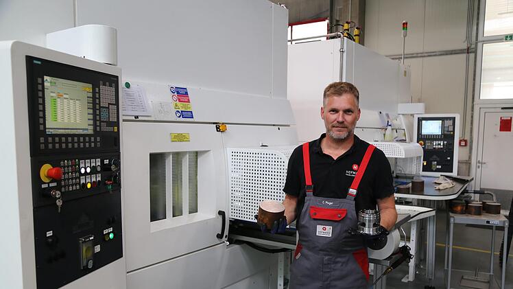 German Pieger aus Mittelehrenbach mit einem Fertigteil Foto: Franz Galster