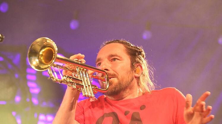 Blasmusik mit Groove und Einfallsreichtum: LaBrassBanda im Staatsbad. Foto: Sebastian Schmitt