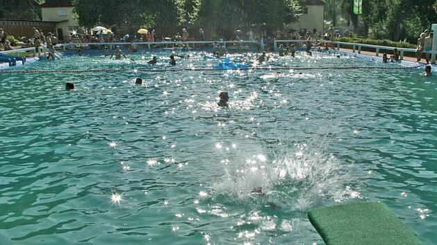 Das Familienbad in Streitberg kommt um eine umfassende Sanierung nicht herum, wenn es erhalten werden soll. Foto: Barbara Herbst / Archiv