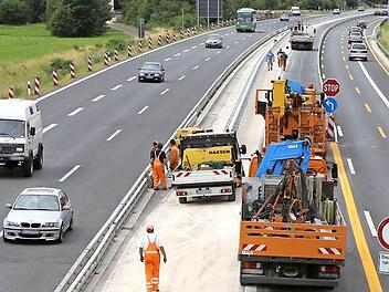 Die A 70 zwischen Viereth-Trunstadt und dem Kreuz Bamberg wird bis Anfang August saniert. In beiden Fahrtrichtungen ist mit Beeinträchtigungen zu rechnen.  Foto: Matthias Hoch