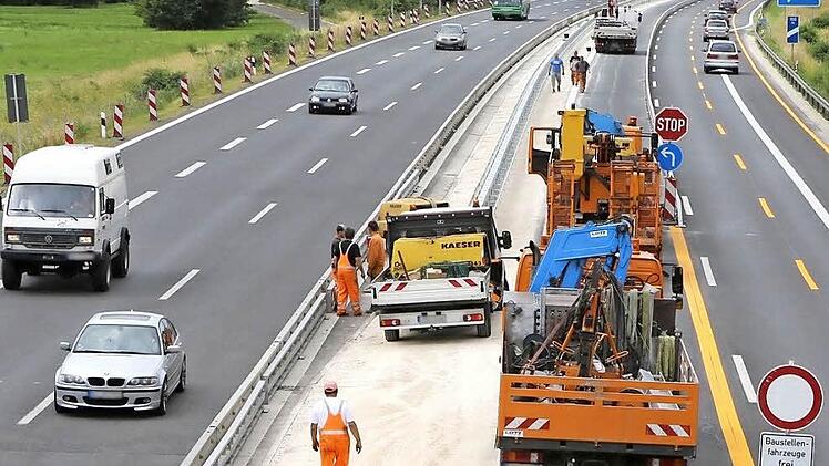 Die A 70 zwischen Viereth-Trunstadt und dem Kreuz Bamberg wird bis Anfang August saniert. In beiden Fahrtrichtungen ist mit Beeinträchtigungen zu rechnen.  Foto: Matthias Hoch