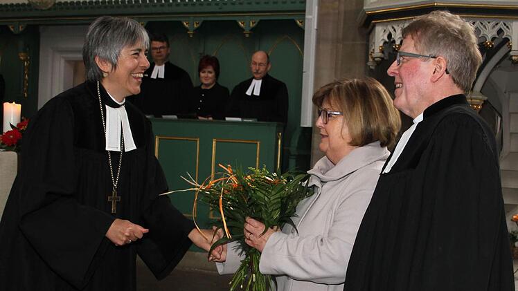 Regionalbischöfin Dorothea Greiner sagte von ganzem Herzen Danke und entpflichtete Dekan Jürgen Zinck auch offiziell