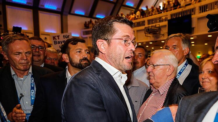 Karl-Theodor zu Guttenberg bei seinem Auftritt in Kulmbach Foto: Matthias Hoch