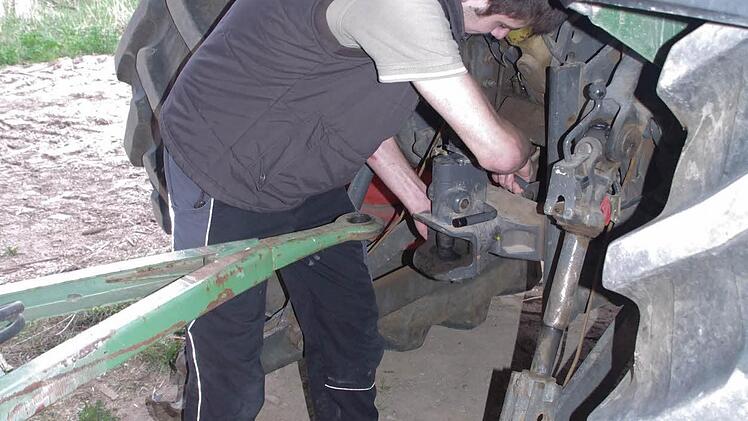 Gebückte Haltung an einer konventionellen Kupplung. Foto: privat