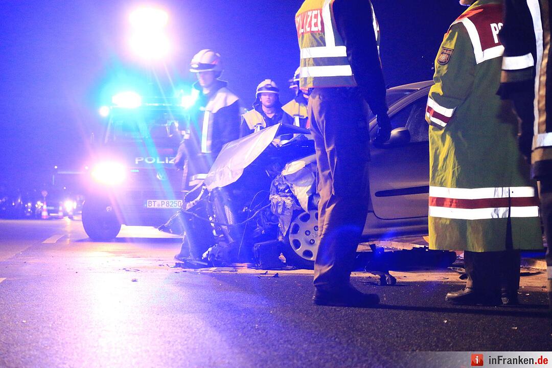 Autos kollidieren auf der A70 bei Hallstadt