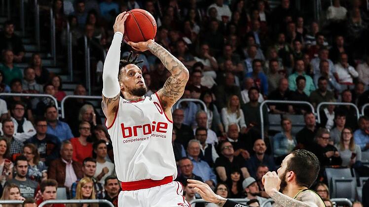 "Mr. Zuverlässig", Daniel Hackett, lieferte einmal mehr eine bärenstarke Leistung ab. Hier kommt der diesmal schwache Gabe York gegen den Italo-Amerikaner zu spät.