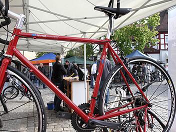 Der Marktplatz wird am 5. Mai wieder fest in der Hand der Fahrradfans sein.  Foto: Richard Sänger (Archiv)