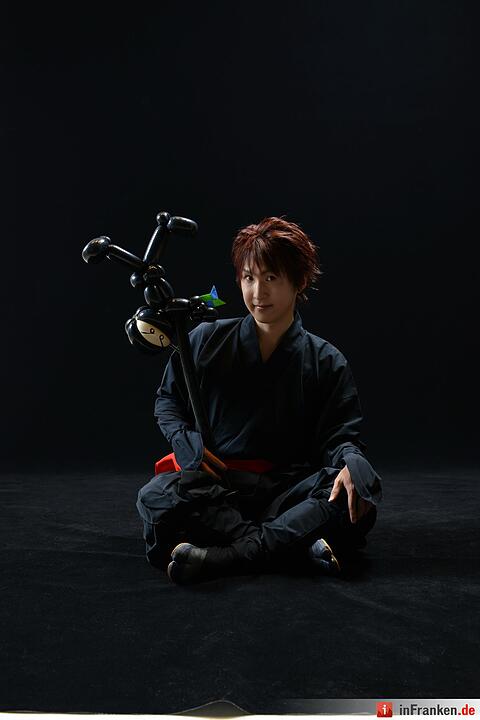 ACE-K aus Japan kombiniert Akrobatik, Jonglage und Ballonmodellage.