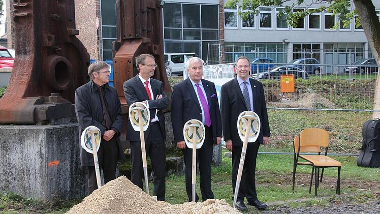 Nach dem Spatenstich erklang der Coburger Marsch.