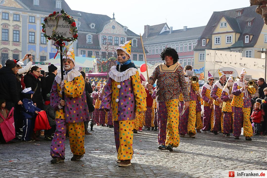 Gaudiwurm: Narren feiern in Coburg