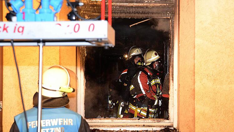 Von außen konnte relativ schnell ein Löscherfolg erzielt werden.  Foto: Frank Spitzenpfeil