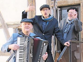 "Les Copains d'abord" - das sind (von links) Johannes Wohlfahrt, der Franzose Dominique Guibert und Klaus Macek. Das Trio ist am Freitag, 17. November, in Eltmann zu erleben.  Foto: pr