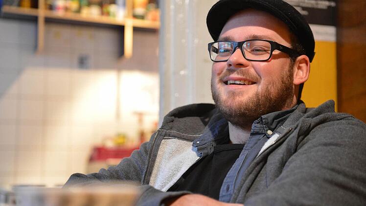 Simon Dudek studiert in Bamberg und sagt: ,Es ärgert mich, dass man immer als Student abgestempelt wird. Das bin ich nur von acht bis 18 Uhr.' Fotos: Ronald Rinklef