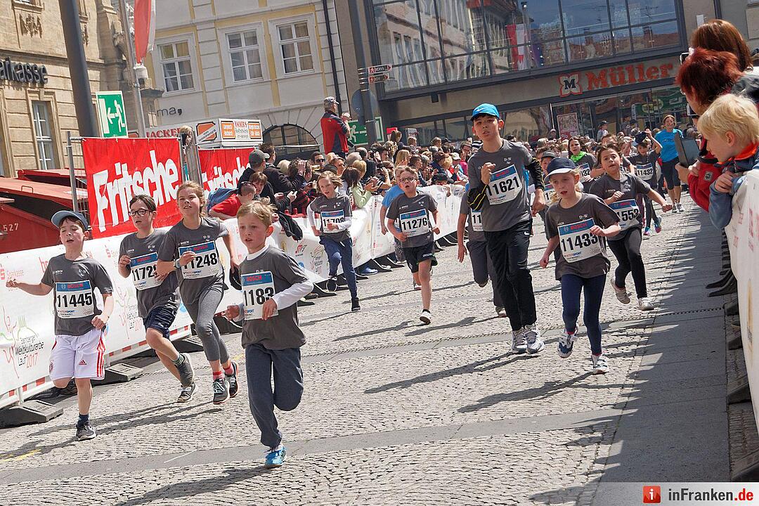 Weltkulturerbelauf 2017 in Bamberg: Der Zieleinlauf am Maxplatz