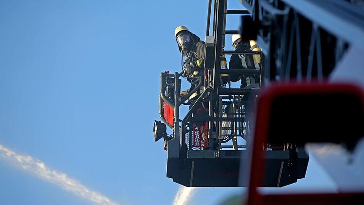 Bei einem Brand in Lisberg-Trabelsdorf entstand am Donnerstagnachmittag erheblicher Sachschaden. Foto: NEWS5 / Herse