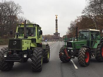 Von R&uuml;gheim zur Berliner Siegess&auml;ule: Matthias Brochlo&szlig;-Gerner (links) und Rainer Huth fuhren rund 415 Kilometer zur Demo.  Foto: Brochlo&szlig;-Gerner