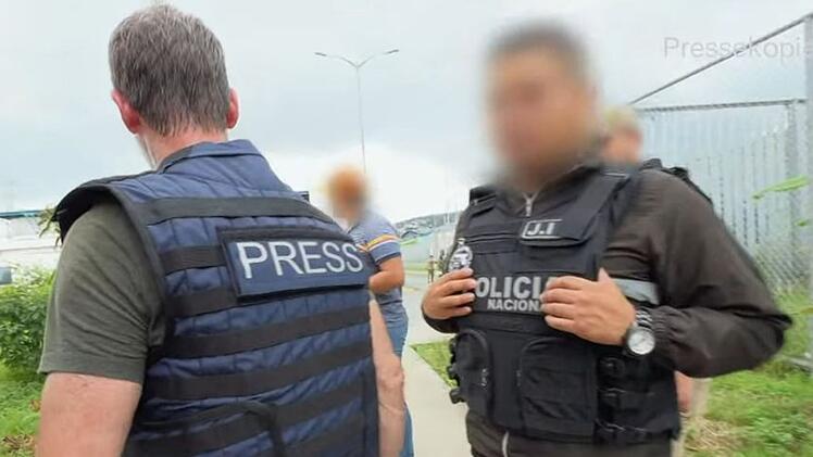 Für den ZDF-Film "Drogenkrieg in Ecuador - Ein Land am Abgrund" begibt sich ein Team des Senders in große Gefahr. In einem Gefängnis in Ecuador erleben die Journalisten, wie skrupellos hier vorgegangen wird.