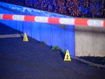 Männer nahe Veranstaltungshalle in Köln angeschossen