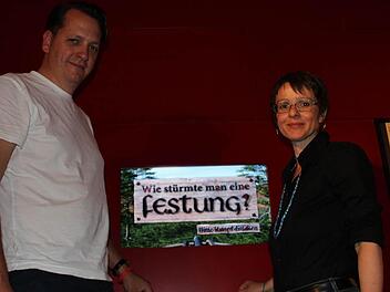 Kerstin Löw und Alexander Süß sind mit dem Besucherinteresse an der Bayernausstellung "Festungen - Frankens Bollwerke" zufrieden. Foto: Alexander Müller