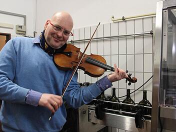 Florian Meierott spielt die kleine Nachtmusik von Mozart. Foto: Carmen Schmitt.