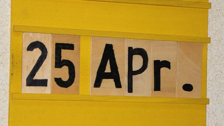 In jedem Bereich hängt das Datum in der jeweiligen Farbe. Foto: Ulrike Müller