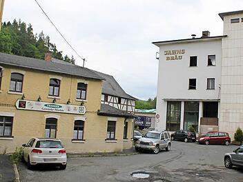 Die Investorengruppe will so schnell wie möglich die Jahns-Bräu-Brache sanieren und wieder mit Leben erfüllen. Zuvor muss nun allerdings erst ein Planungswettbewerb durchgeführt werden, um in den Genuss von Städtebaufördermitteln zu kommen. Foto: Veronika Schadeck