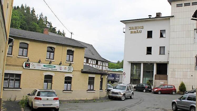 Die Investorengruppe will so schnell wie möglich die Jahns-Bräu-Brache sanieren und wieder mit Leben erfüllen. Zuvor muss nun allerdings erst ein Planungswettbewerb durchgeführt werden, um in den Genuss von Städtebaufördermitteln zu kommen. Foto: Veronika Schadeck