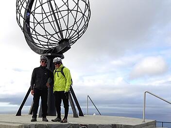 Michael Stadelmann und Konrad Großkopf sind nach Wochen auf zwei Rädern am Nordkap angekommen. Foto: privat