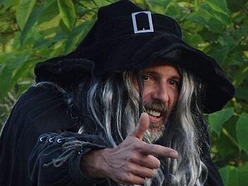 Der Zauberer Merlin (Kai Deckelmann). Foto: Norbert Neugebauer