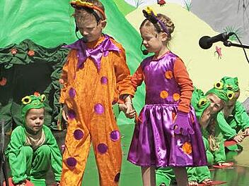 Sehr farbenprächtig war es beim "Froschkönig" in Weisbrunn. Foto: Geiling