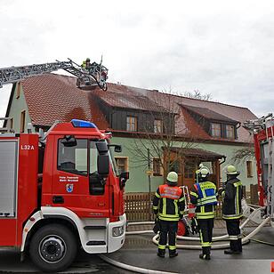 Dachstuhl brennt in Buttenheimer Ortsteil Gunzendorf