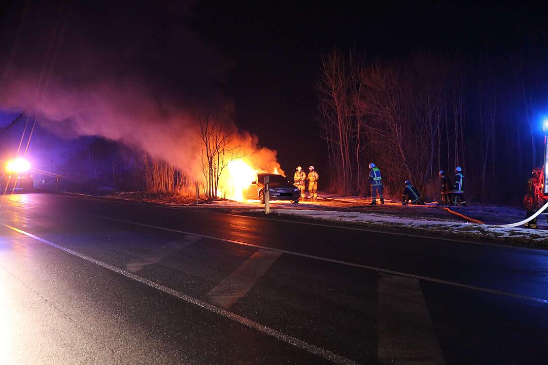 Oberfranken: Brandstiftung in Serie – mehrere Autos und Container brennen