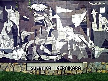 Guernica – Sinnbild für den spanischen Bürgerkrieg. Das Originalbild stammt von Pablo Picasso.
