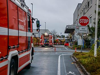 Feuerwehreinsatz in Nürnberger Betrieb - 82 Menschen müssen Gebäude verlassen