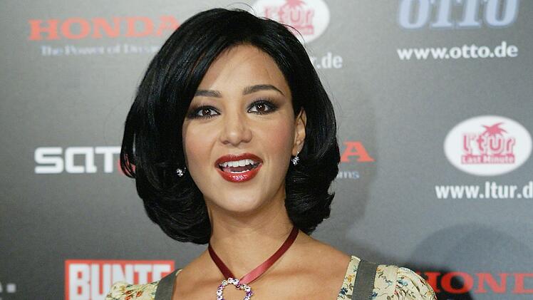 Nachdem sie mit ihrer Medienarbeit nicht ganz ausgelastet war, wurde Verona auch als Unternehmerin aktiv: Zuerst verkaufte sie mit der Marke "Verona's Dreams" Dessous und Schmuck, später Kosmetika unter dem Namen "So... perfect".