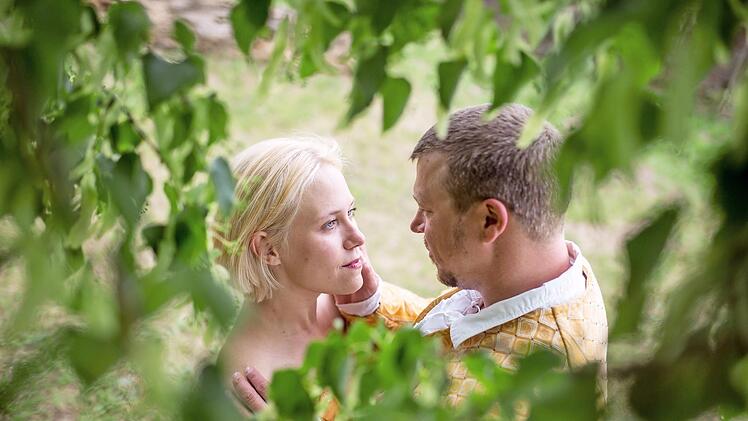 Eine Szene aus dem Lustspiel "Der tolle Tag oder Figaros Hochzeit", in dem Alexander Grünwald Regie führt. Foto: pr