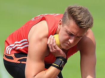 Mit 15,38 Metern sicherte sich Nico Kaufmair Rang 2 im Kugelstoßen und setzte mit dem Diskus eine neue Bestmarke. Fotos: Theo Kiefner