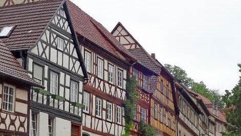 Historische H&auml;userzeile in K&ouml;nigsberg in Bayern  Foto: Dieter Seyfarth
