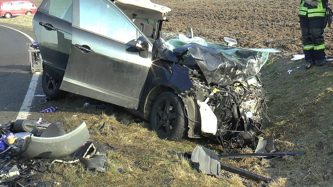 Kreis Haßberge: 29-Jährige stirbt bei schwerem Frontal-Crash