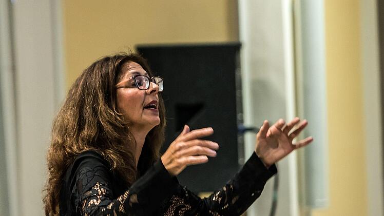 Die Coburger Erstaufführung der "Misa Tango" lockte zahlreiche Zuhörer in die Morizkirche. Unter der Leitung von Antoinetta Bafas beeindruckte der "Chor Unerhört" gemeinsam mit den Vokalsolisten Joana Tautu und Marcello Mejia-Mejia.Foto: Jochen Berger