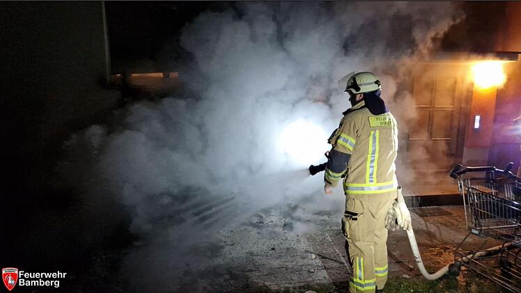 Bamberg: Motorrad in Flammen - "erhebliche Schäden" an Wohnhaus